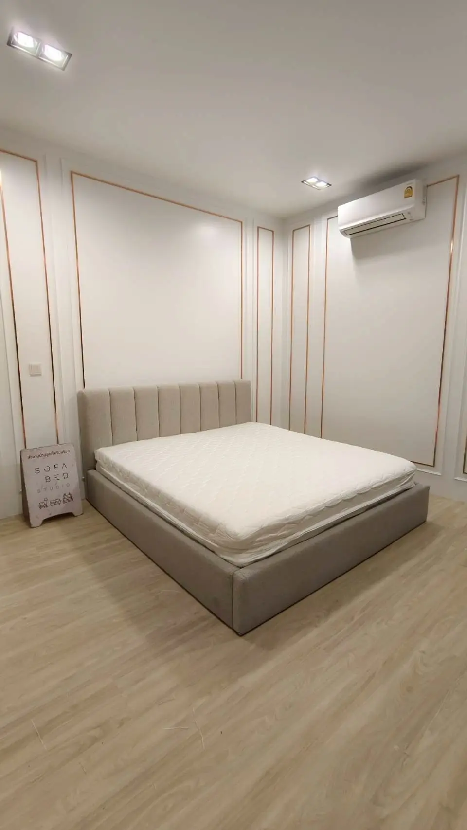 ผลงานหัวเตียงเส้นแนวตั้ง Sofa Bed Studio