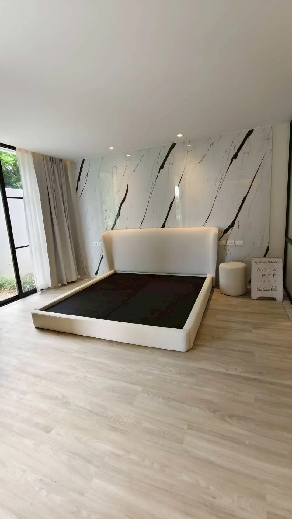 ผลงานเตียงหัวปีกนก Wingback Sofa Bed Studio