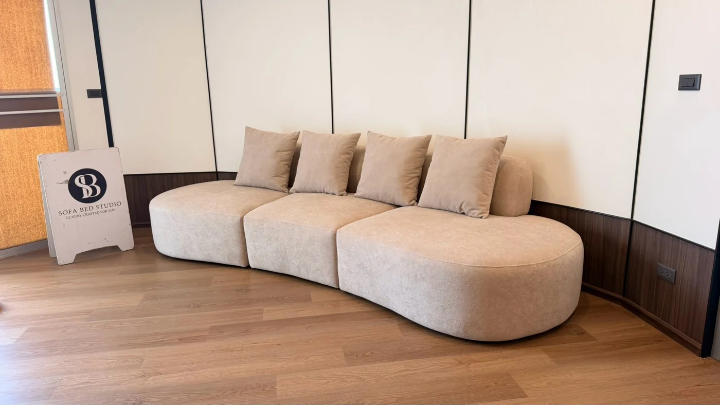 โซฟาทรงโค้ง ผลงานสั่งทำจริงโดย Sofa Bed Studio · SC-002