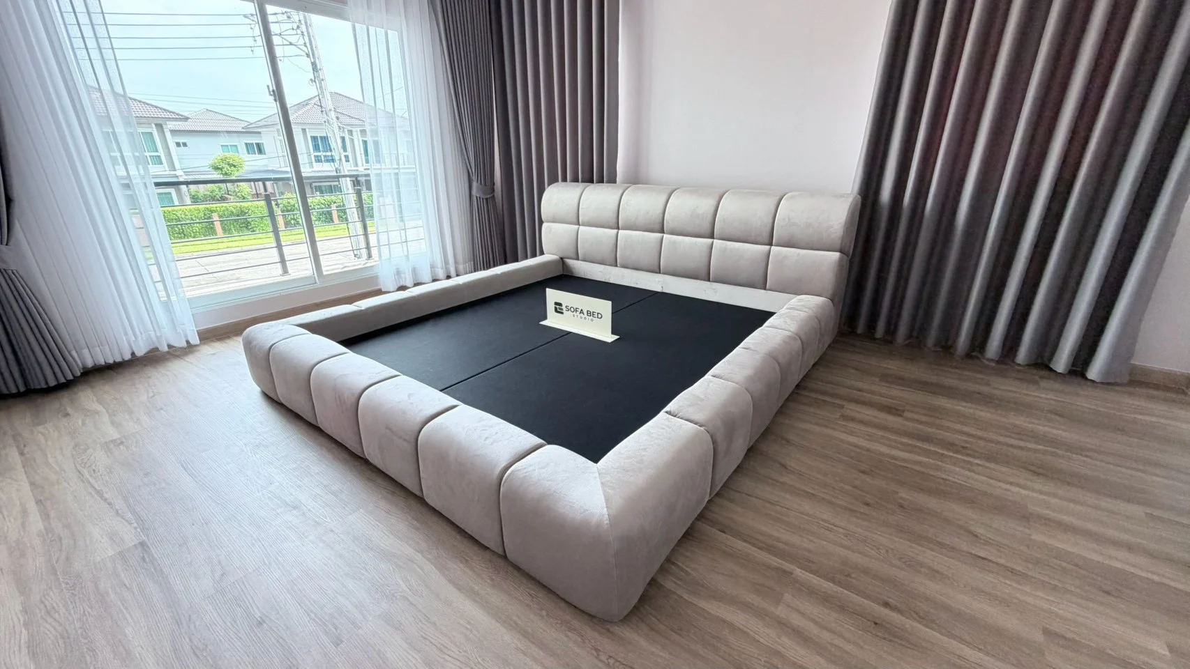 เตียงทรงขนมปังสีเทาอ่อนกับหัวเตียงบุช่อง · Sofa Bed Studio · BR-026