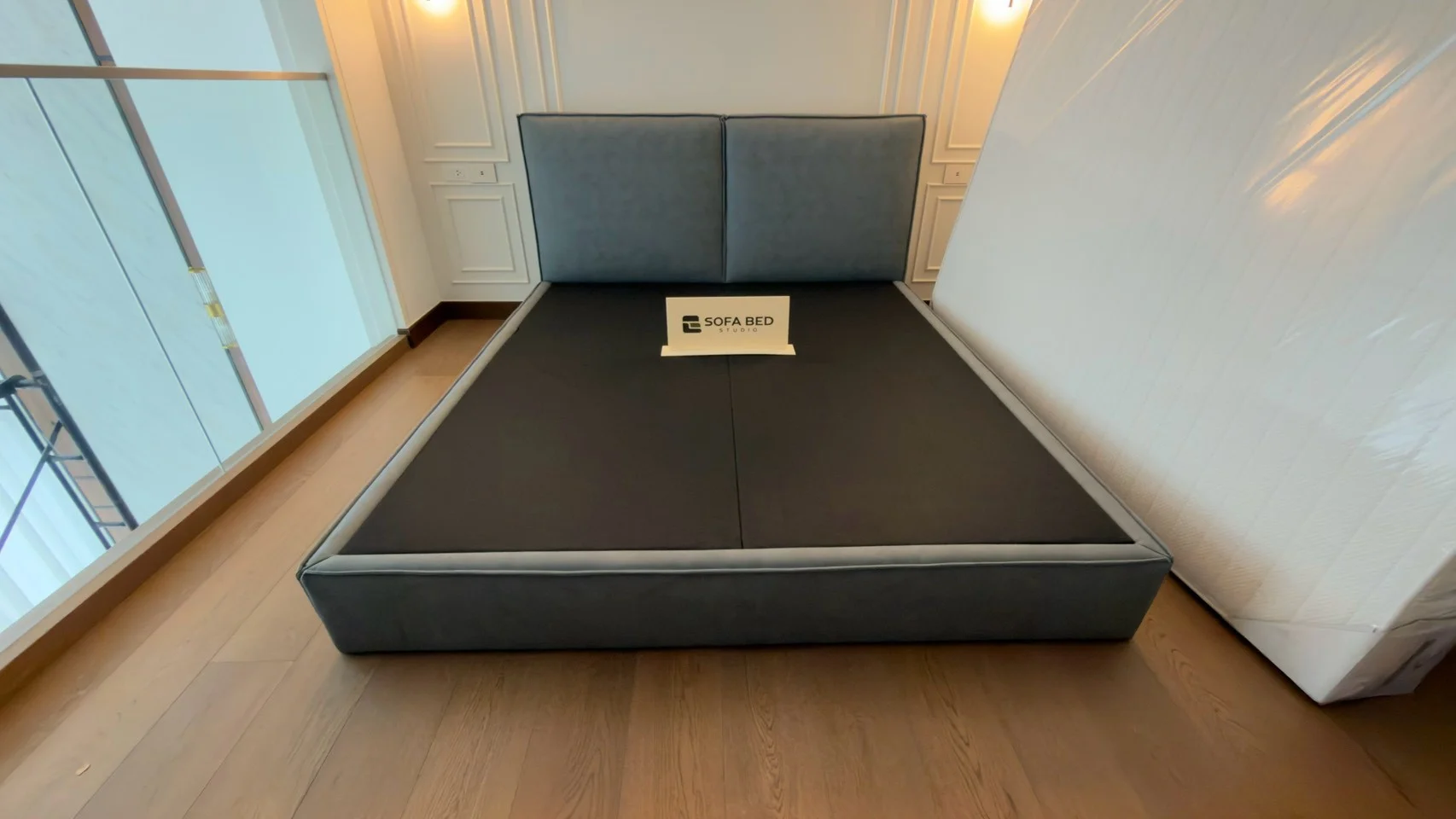 เตียงหัวสี่เหลี่ยมคู่สีเทาเข้มพร้อมฐานเข้าชุด · Sofa Bed Studio · DS-034