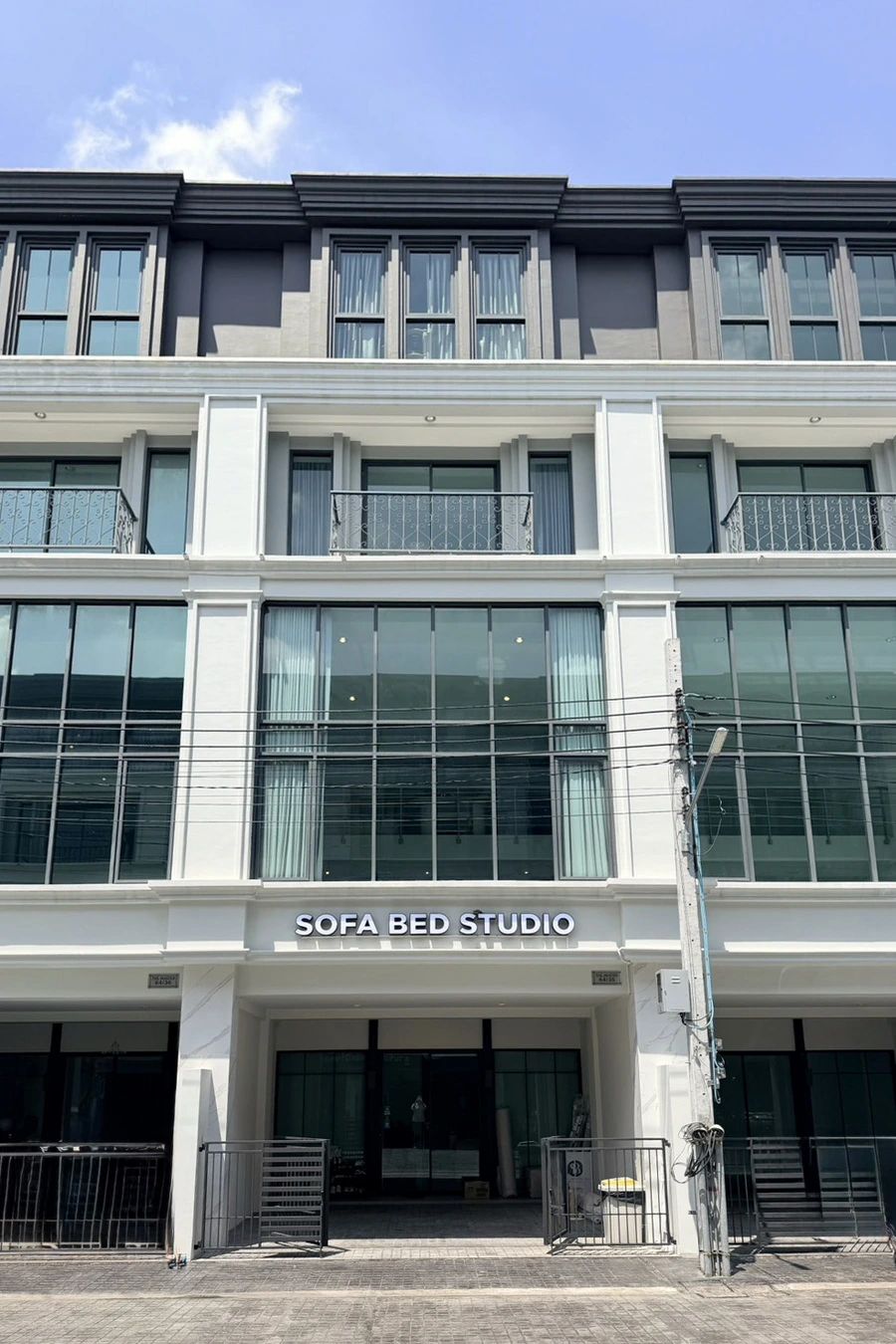 หน้าร้าน Sofa Bed Studio ในเวลากลางวันสำหรับสังเกตก่อนเดินทาง